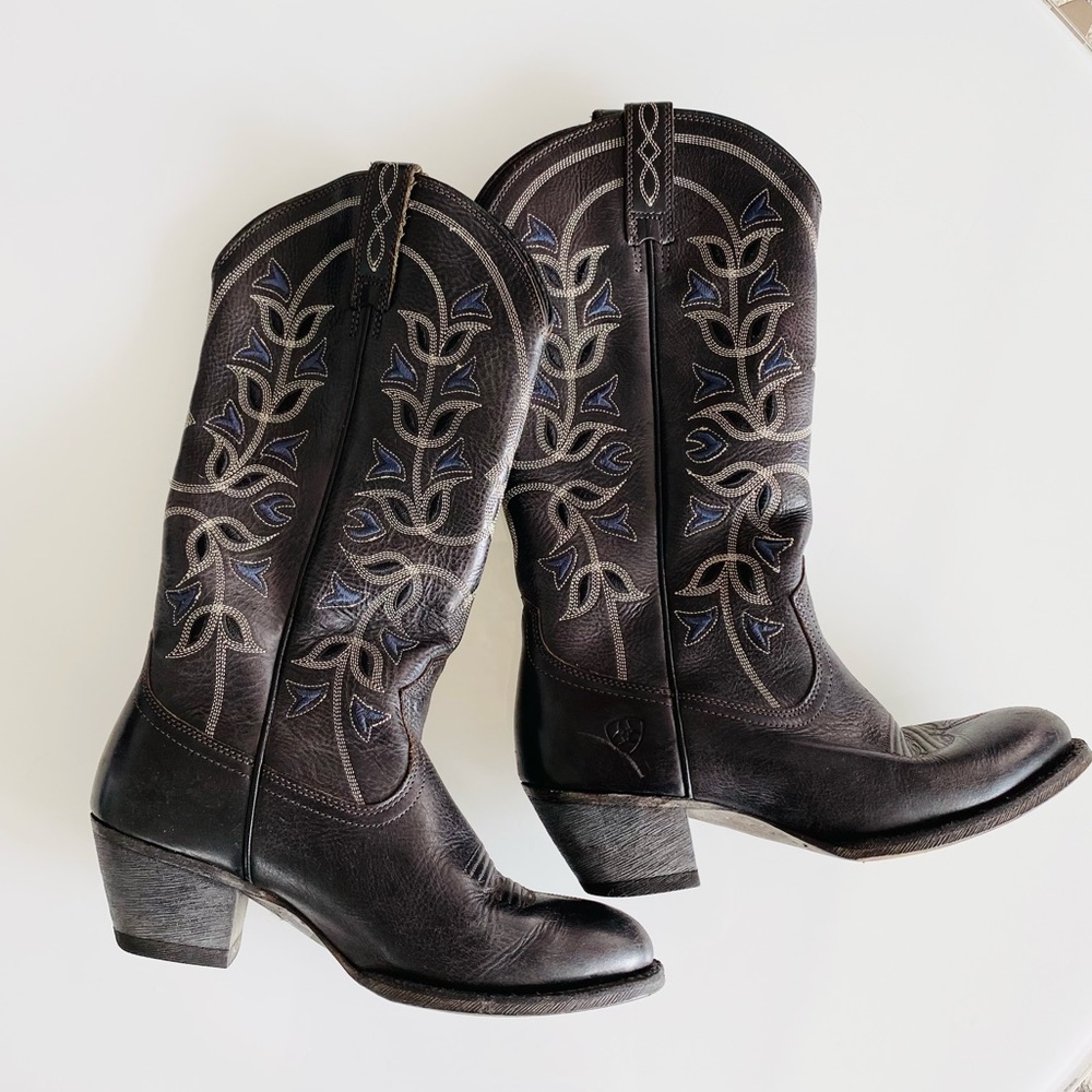 Black Ariat leather cowgirl boots
